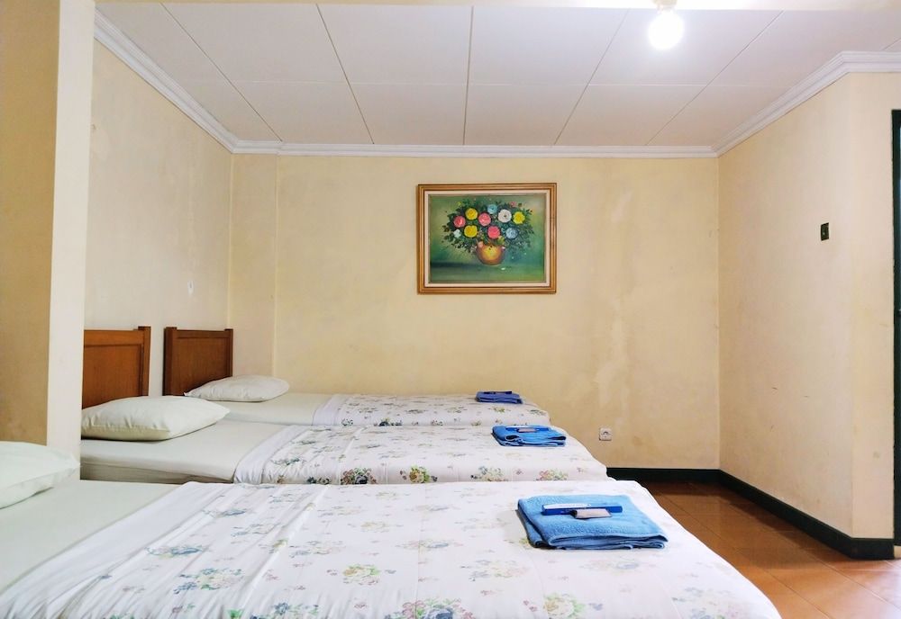 Hotel Grand Astoeti Family Room 2