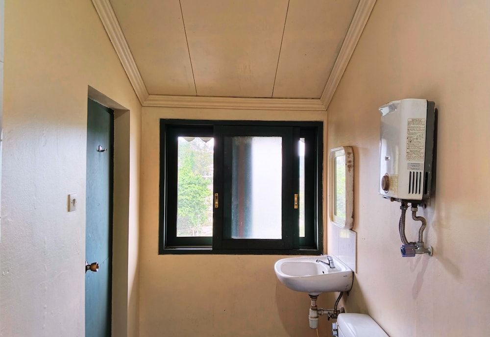 Hotel Grand Astoeti Standard Twin Room 11