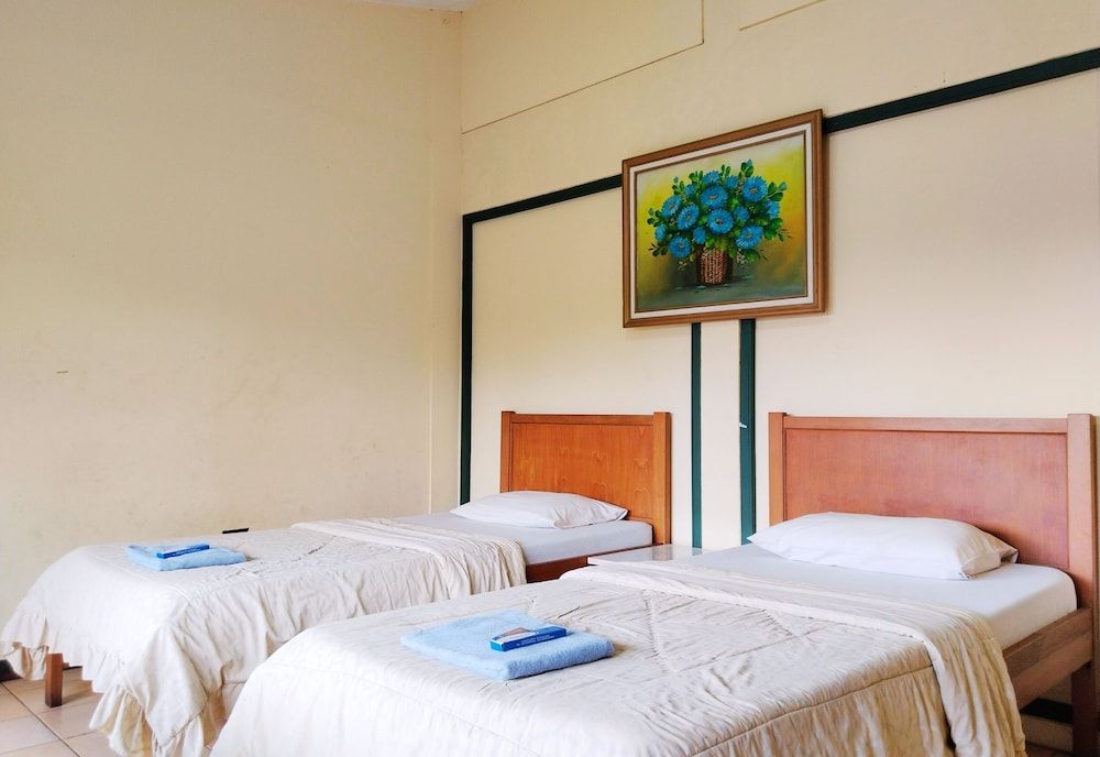 Hotel Grand Astoeti Standard Twin Room 2