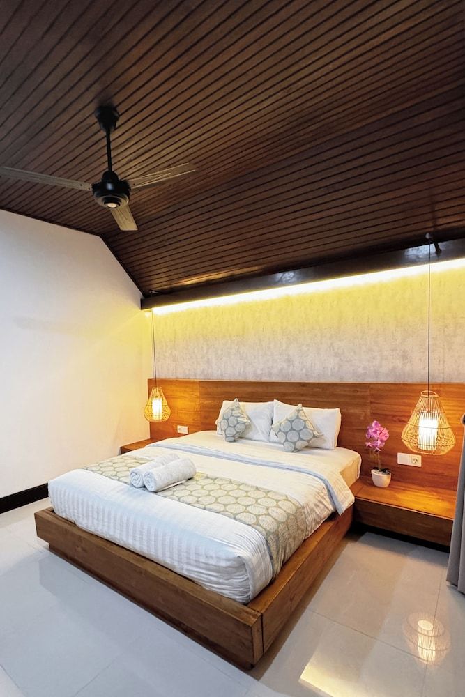 Signature Villa, 2 Bedrooms, Living Room, Bathtubs