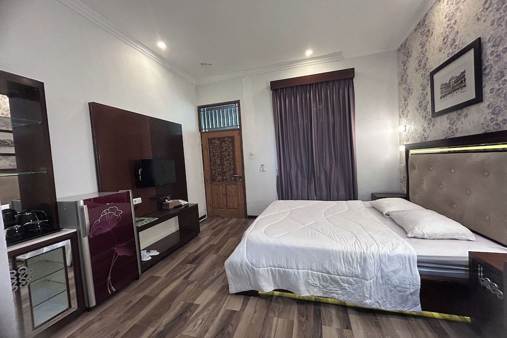 Niwa Canting By Zuzu Deluxe Room with Balcony 3