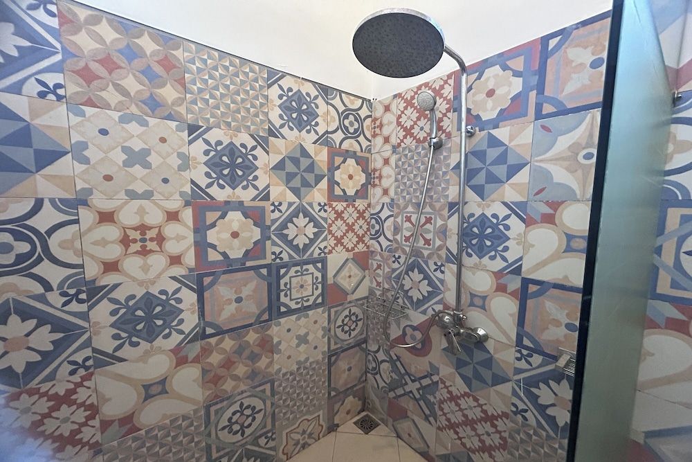 Niwa Canting By Zuzu Deluxe Room with Balcony 6