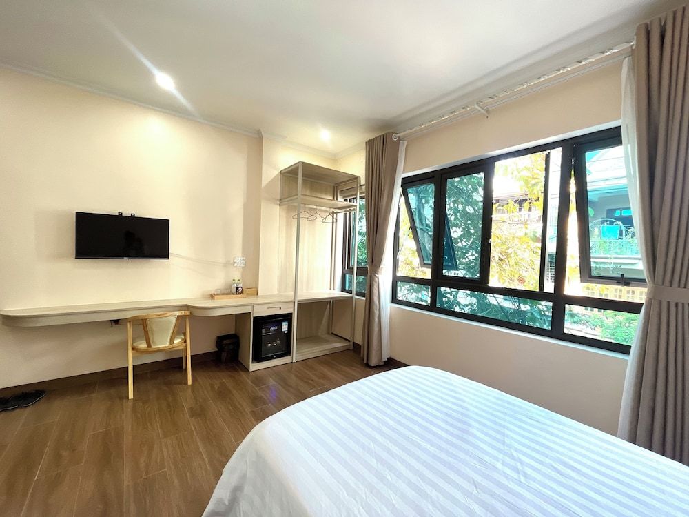 Deluxe Double Room, Balcony, Hill View