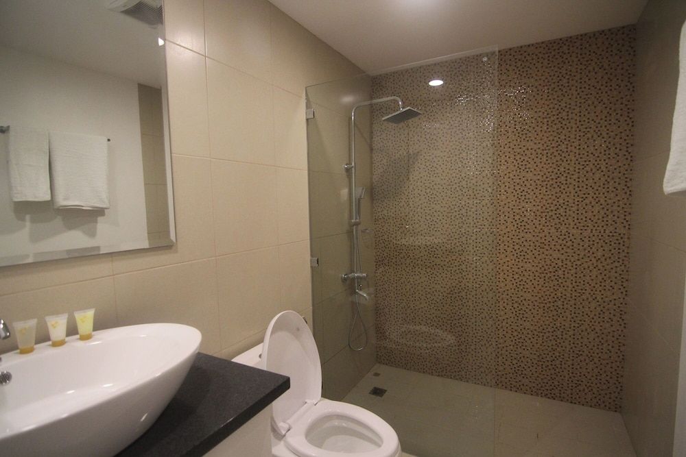 Bryan Condo Suites Makati near Airport Deluxe Triple Room 5