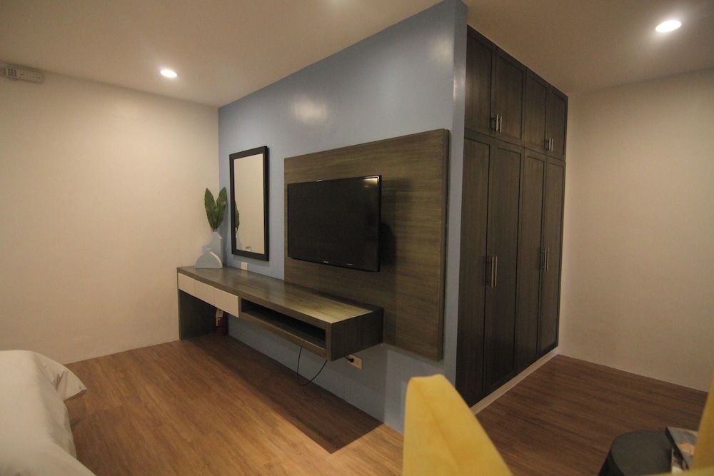 Bryan Condo Suites Makati near Airport Deluxe Triple Room 7