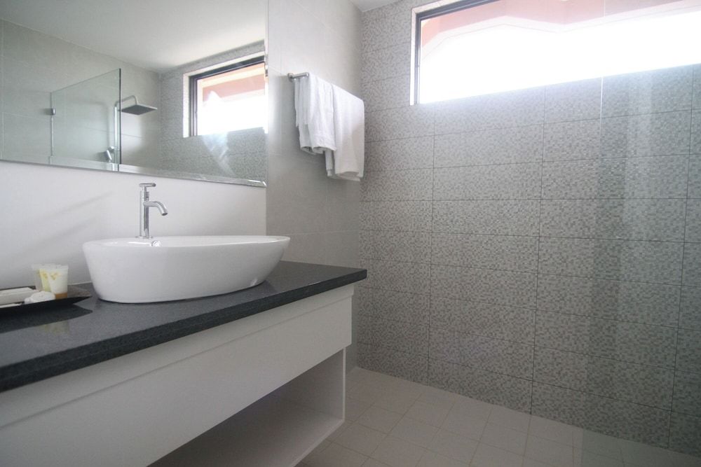 Bryan Condo Suites Makati near Airport Deluxe Triple Room 6