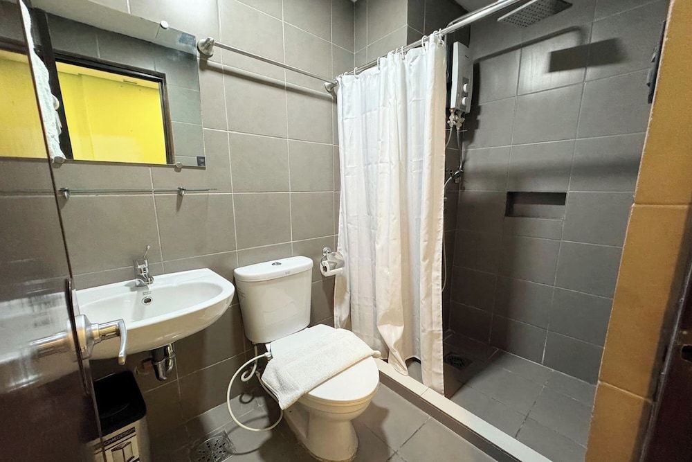Belltower CSheLi Suites Bantay - Vigan Standard Double Room 3