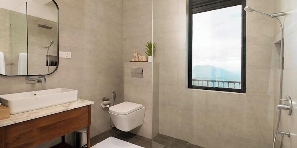 W15 Ambuluwawa Deluxe Suite, Mountain View, Mountainside 4