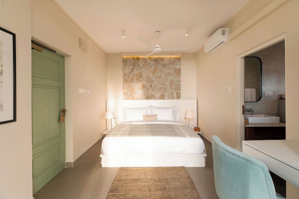 W15 Ambuluwawa Standard Double Room, Mountain View, Mountainside 2