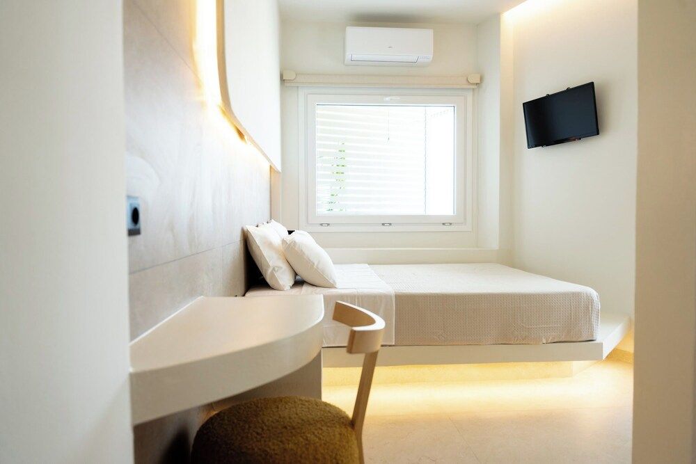 Celestial by Mike Deluxe Triple Room, Balcony, Sea View 10