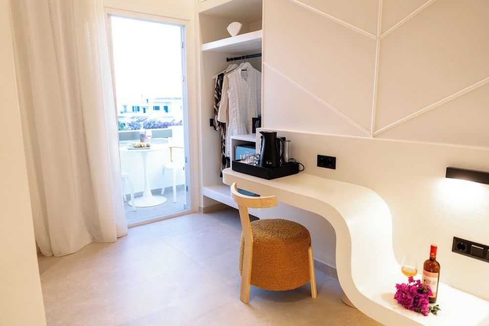 Celestial by Mike Deluxe Triple Room, Balcony, Sea View 24