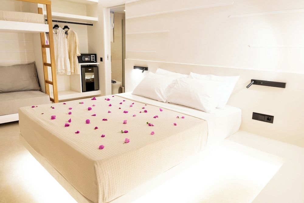 Celestial by Mike Family Quadruple Room, Balcony, Mountain View 2