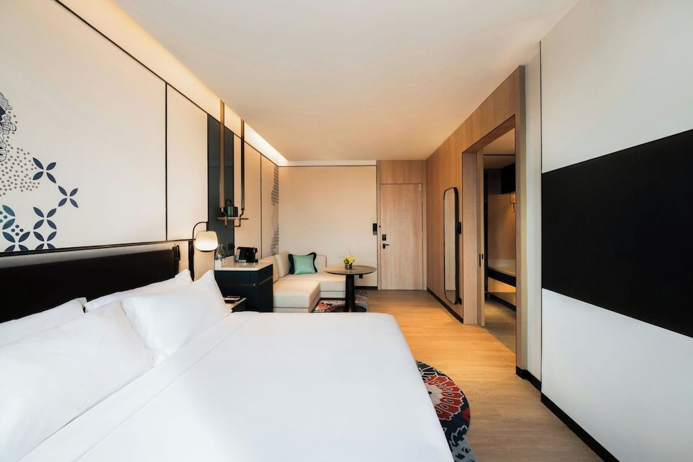 Premier Room, 1 King Bed, Non Smoking, City View
