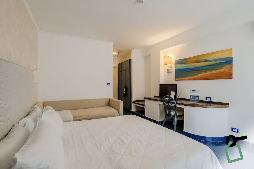 Hotiday Room Collection - Mattinata Faraglioni Triple Room 2