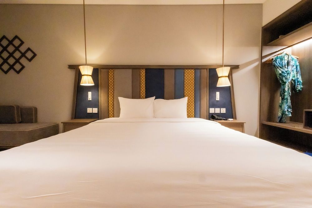 Premium Room, 1 King Bed, Partial Ocean View, Sea Facing