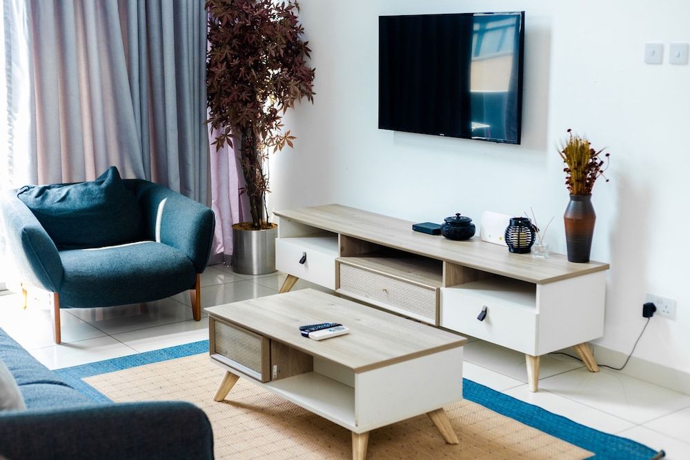 Embassy Gardens Family Apartment 14