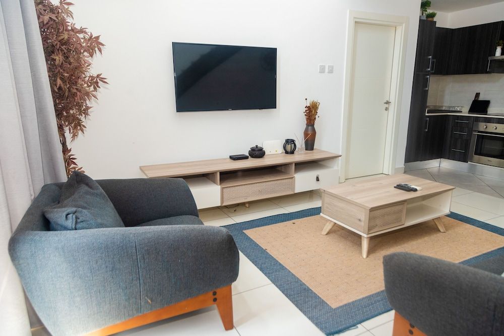 Embassy Gardens Family Apartment 15