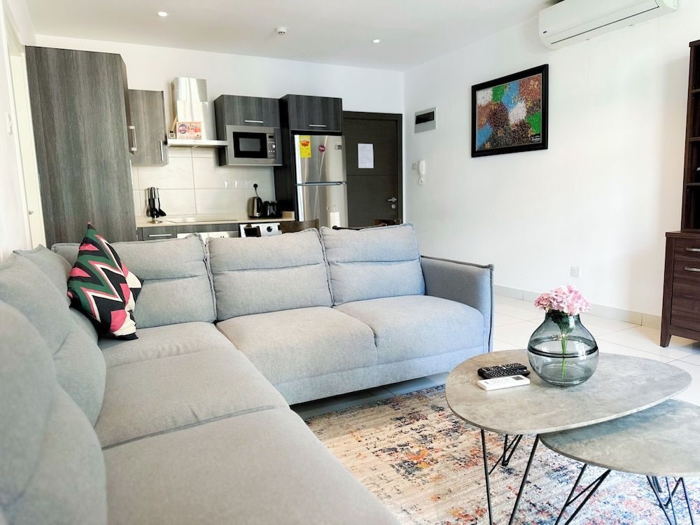 Embassy Gardens Deluxe Room, 1 Bedroom, Accessible, Pool View 16