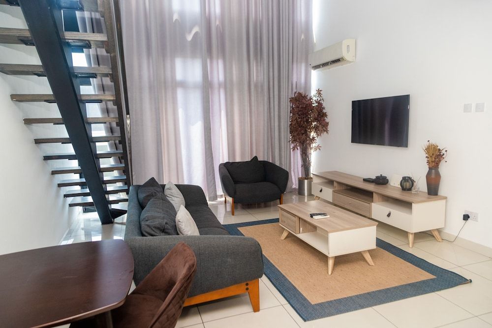 Embassy Gardens Family Apartment 12