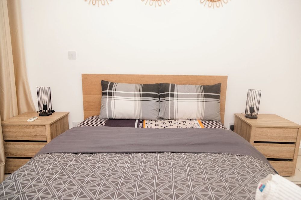 Embassy Gardens Family Apartment 6