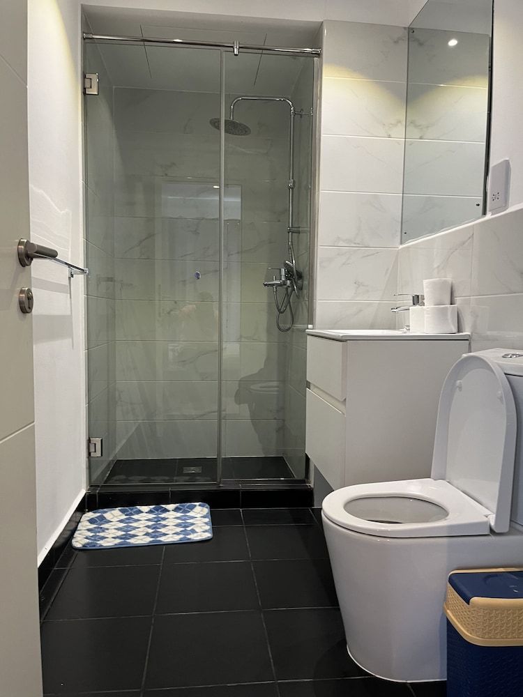 Embassy Gardens Family Apartment 8