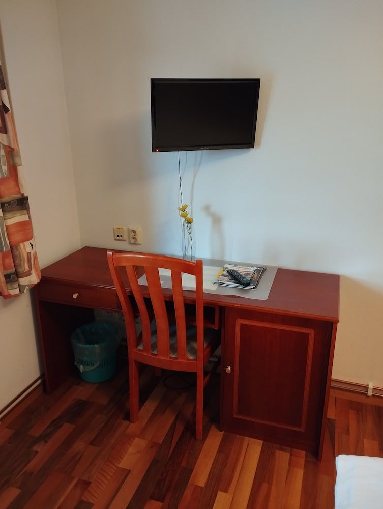 Hotell Amigo Economy Double Room, 2 Twin Beds 9