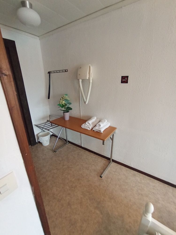 Hotell Amigo Basic Double Room 11