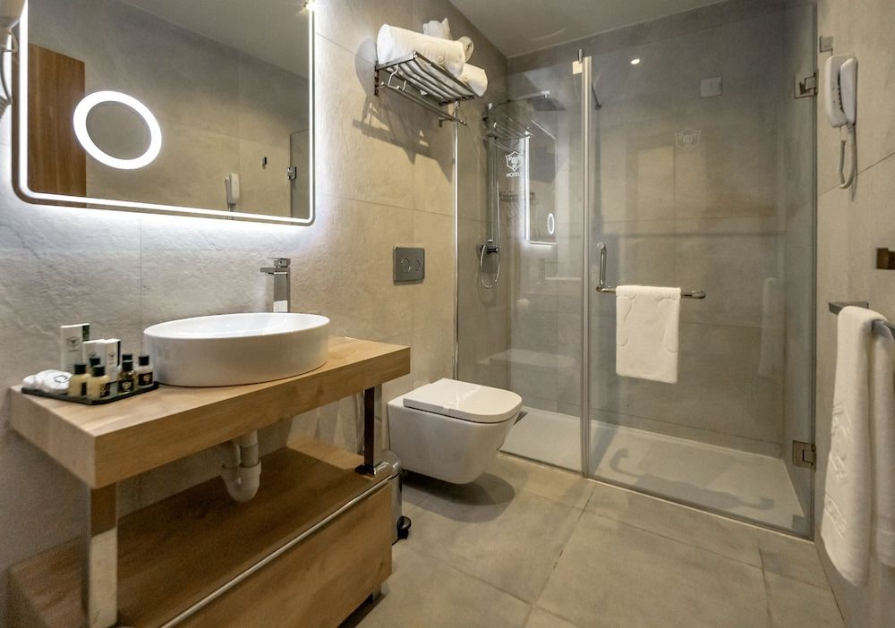 AD HOTEL HYDRA Club Room 5