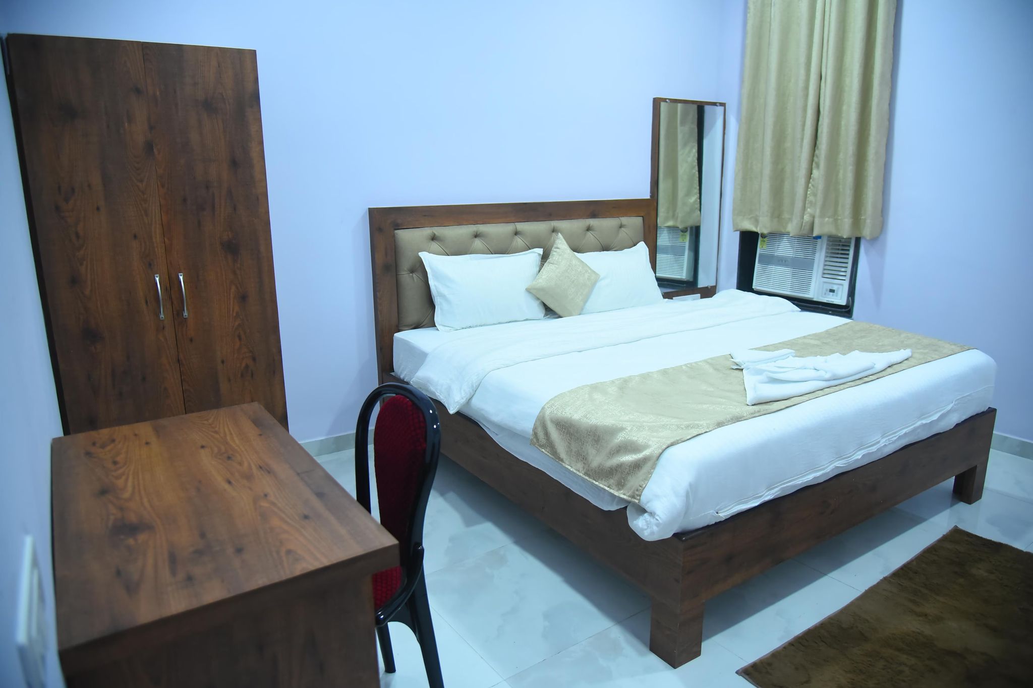 Hotel Siddharth Inn, Raipur Junction. Delux AC 7
