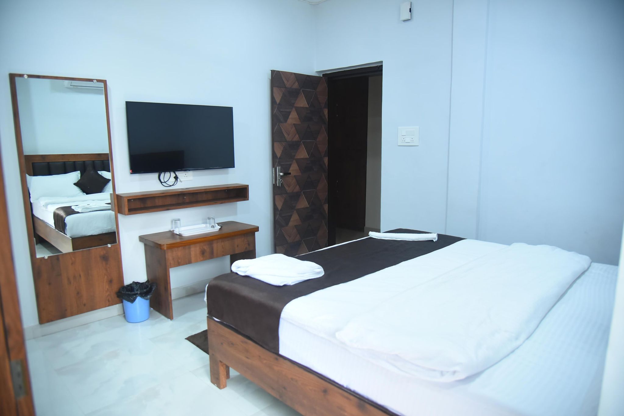 Hotel Siddharth Inn, Raipur Junction. Delux AC 5