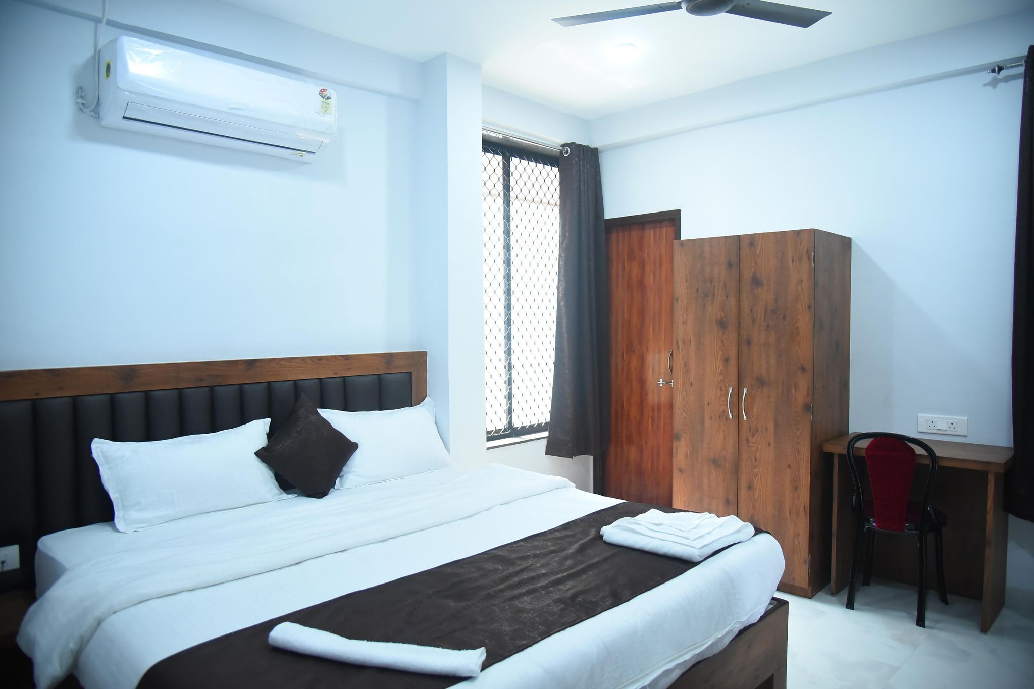 Hotel Siddharth Inn, Raipur Junction. Delux AC 3