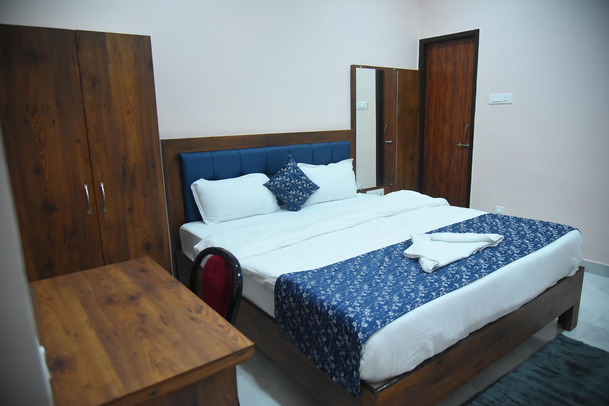 Hotel Siddharth Inn, Raipur Junction. Delux AC 6