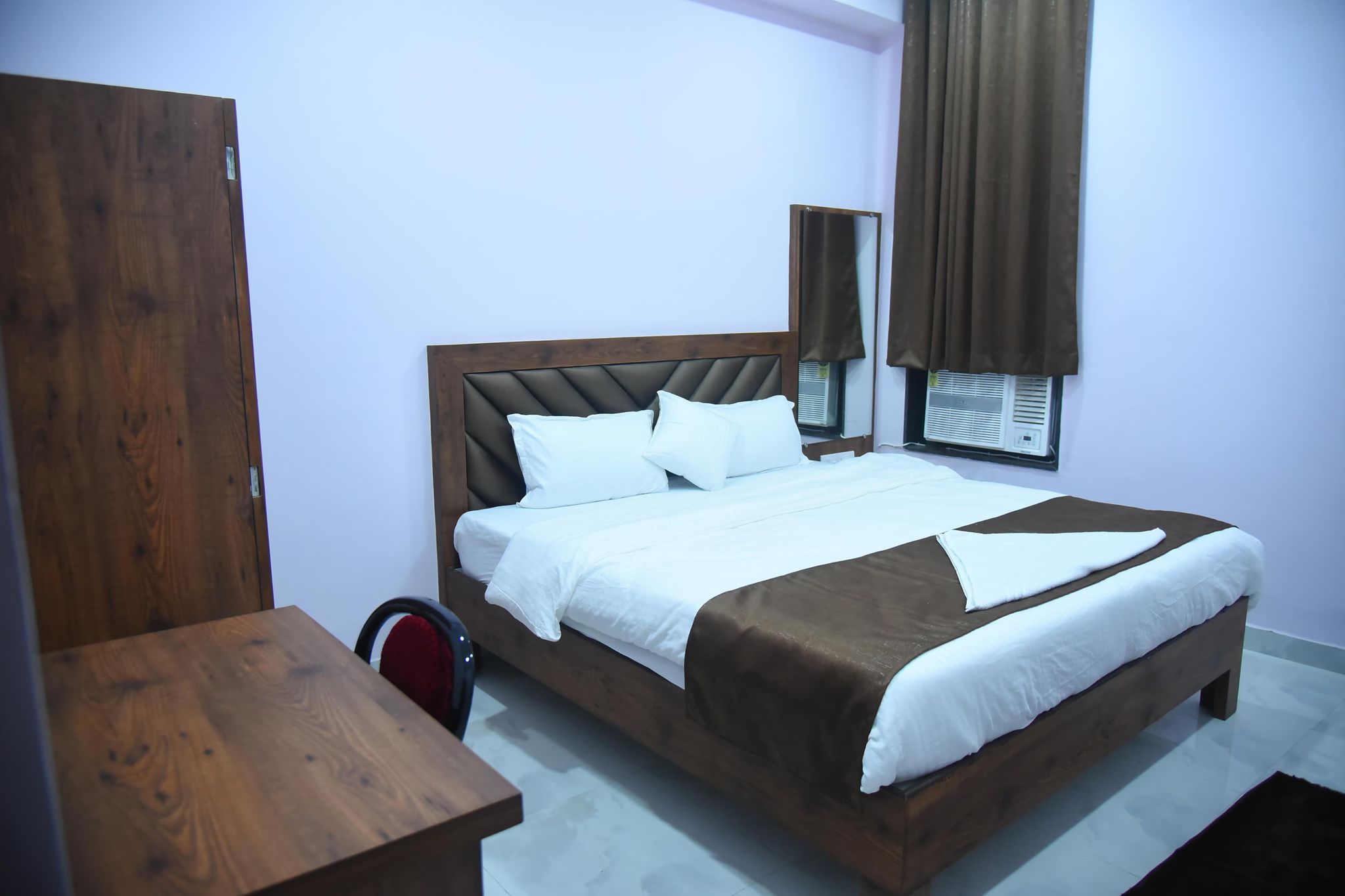 Hotel Siddharth Inn, Raipur Junction. Delux AC 2