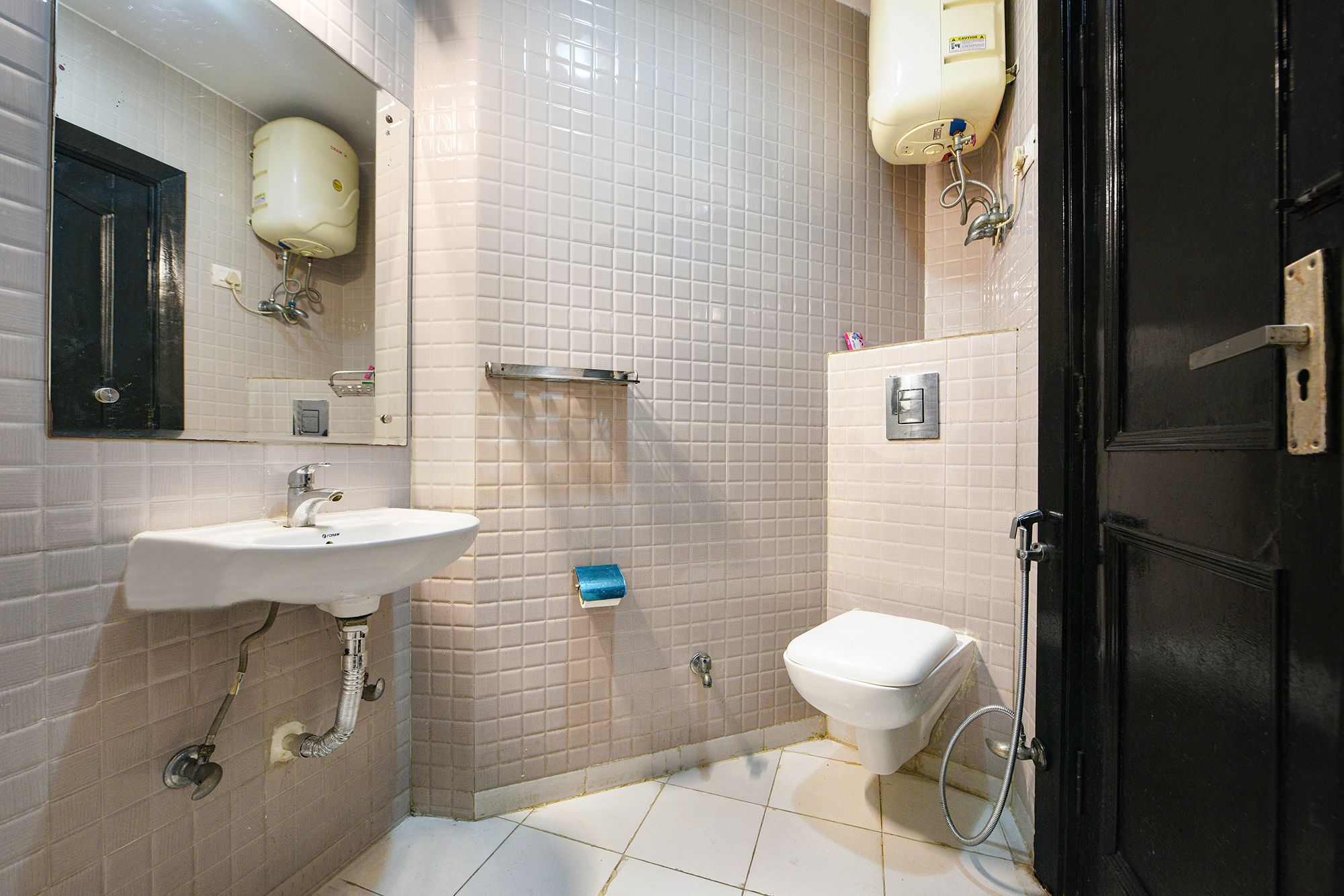 FabHotel The Heritage Deluxe Room 4