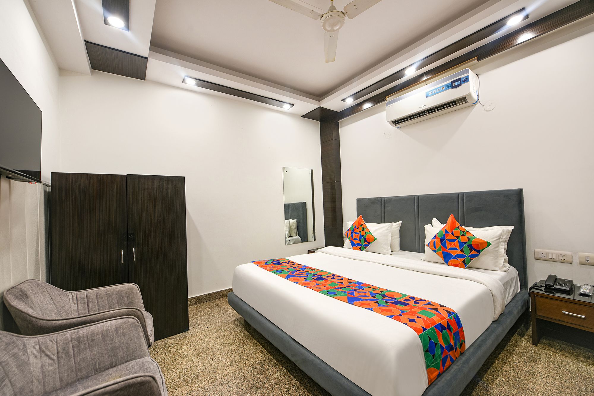 FabHotel The Heritage Deluxe Room 3