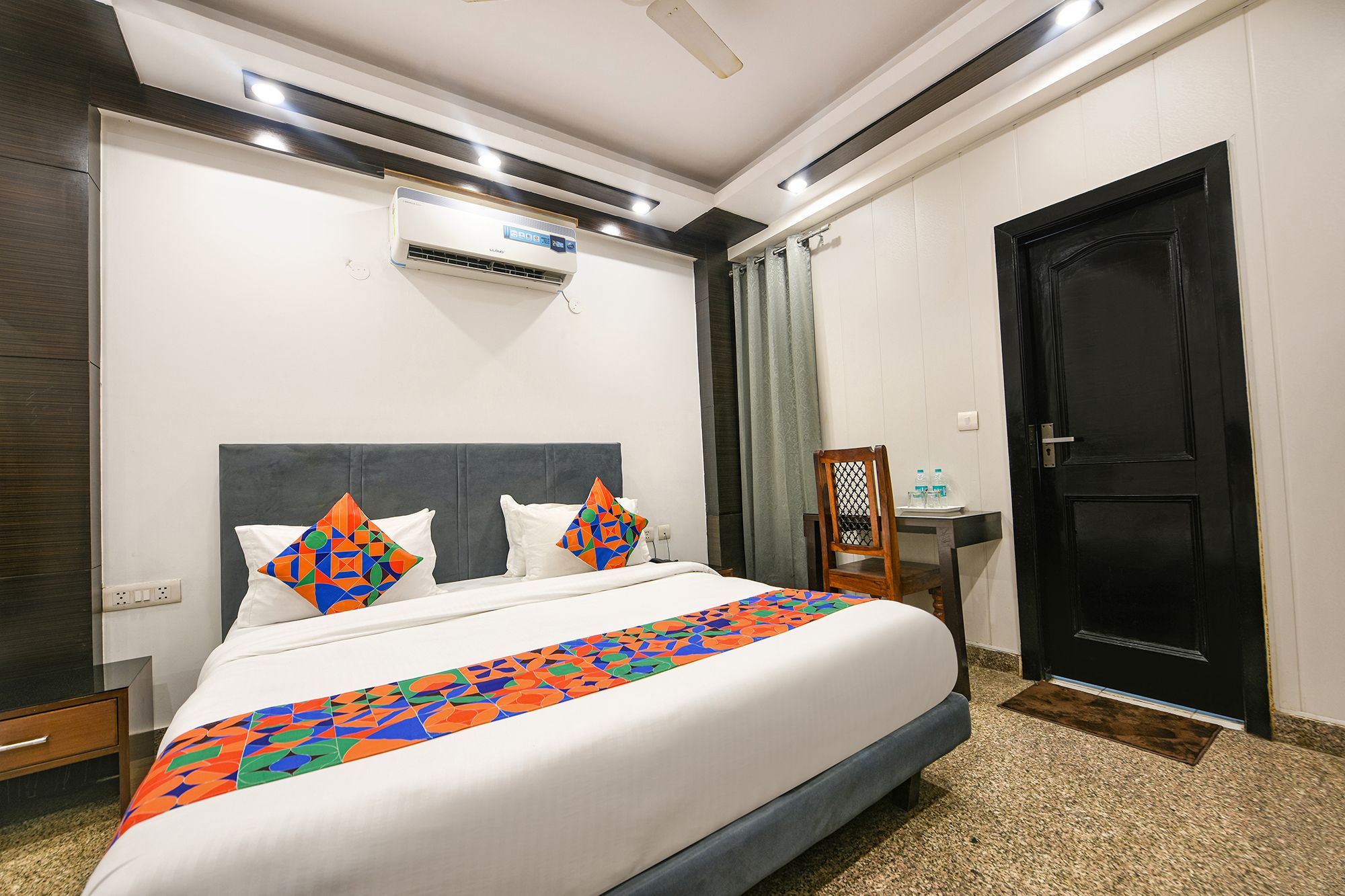 FabHotel The Heritage Deluxe Room 2