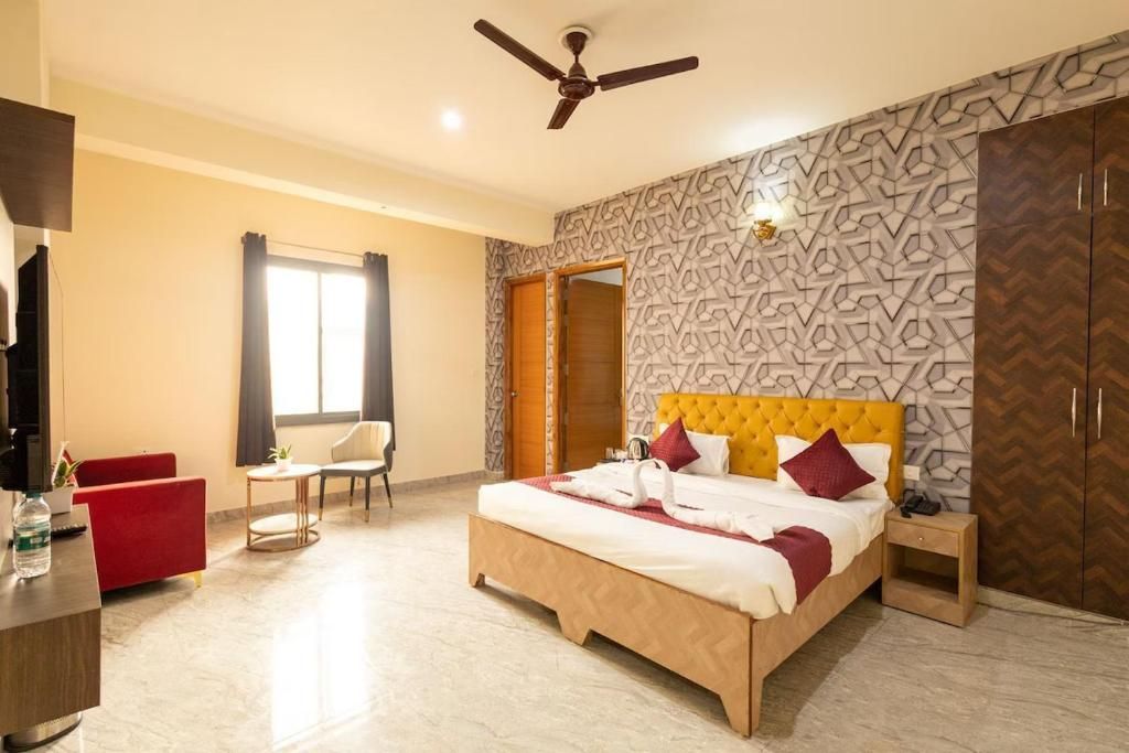 Divine Hotels & Banquets Deluxe Room 9