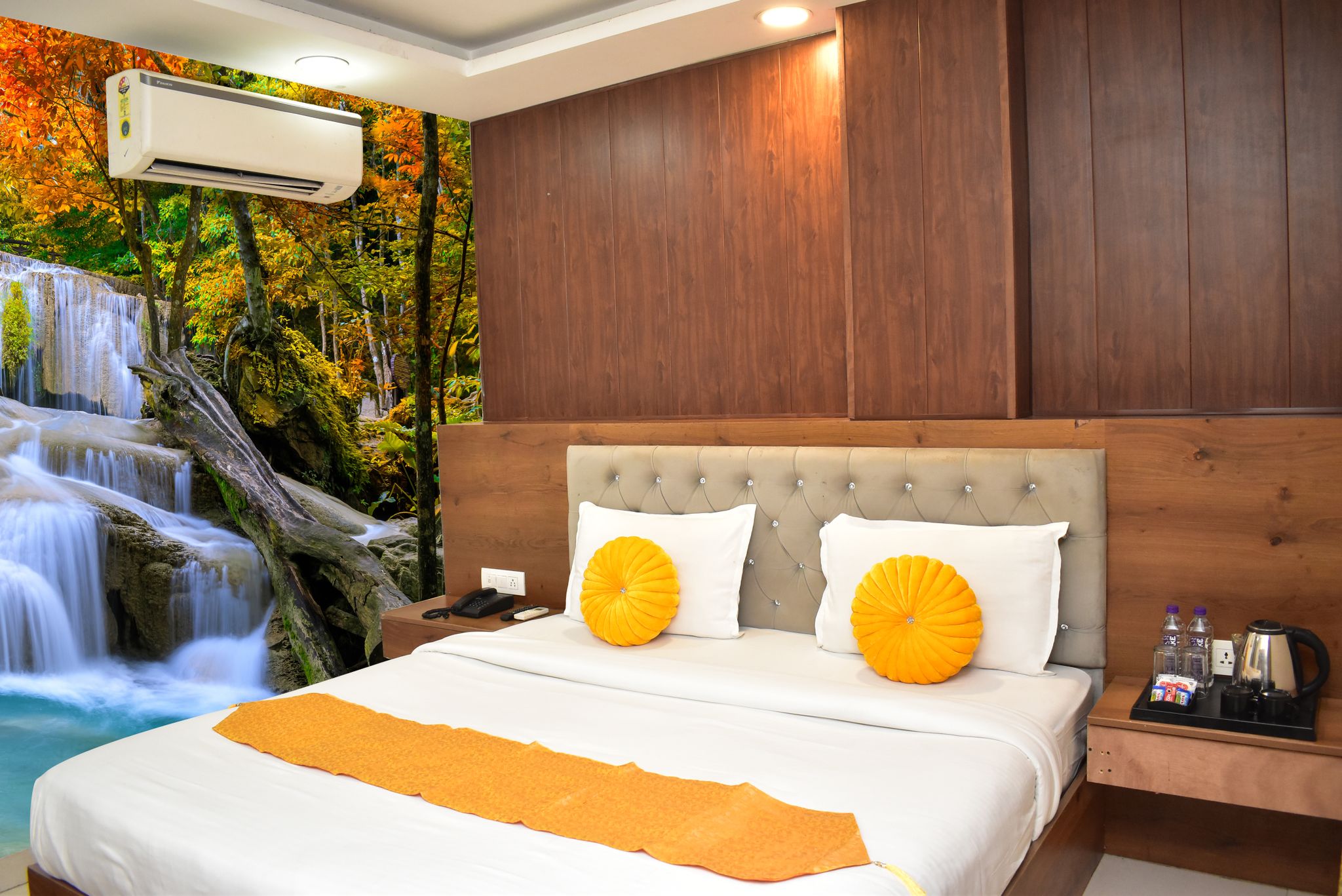 Deluxe Couple Room