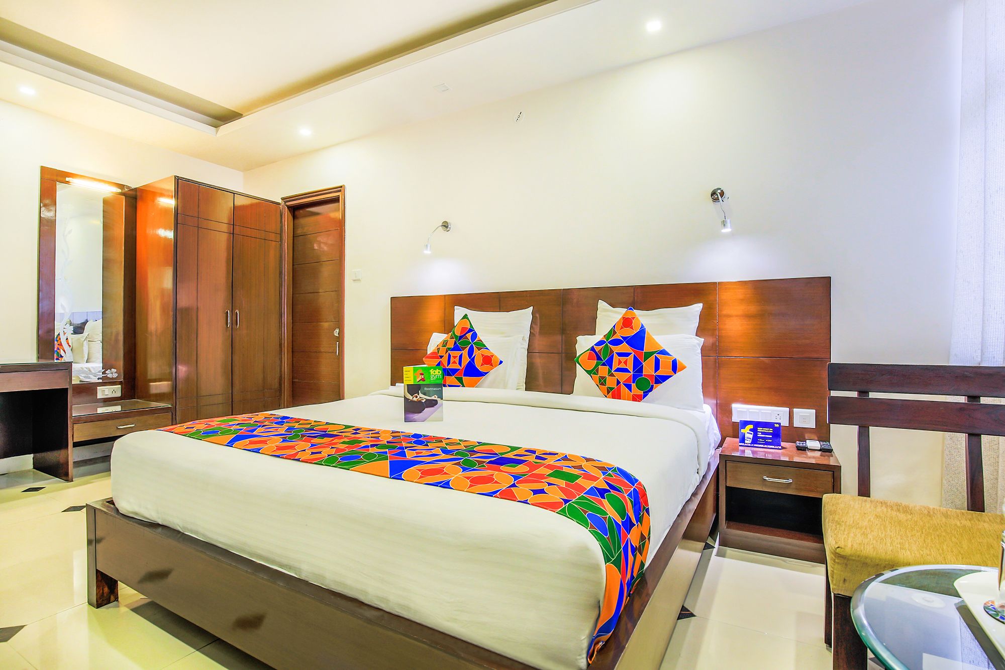 FabHotel Tipsyy Inn Suites Deluxe Room 2