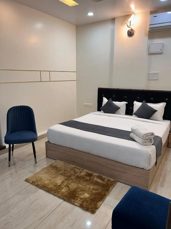 LUXURY ROOM