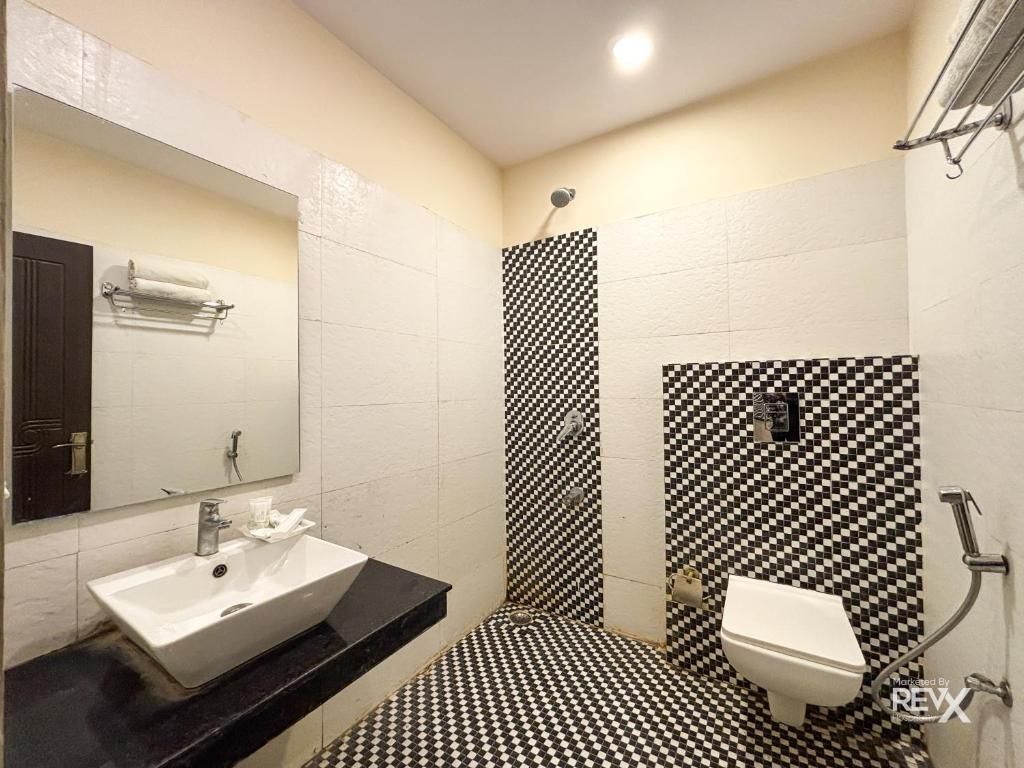 Hotel City Heritage  Deluxe Room 9