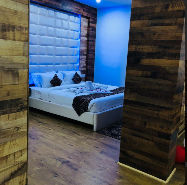 The Oscar Regency Silver Room 2