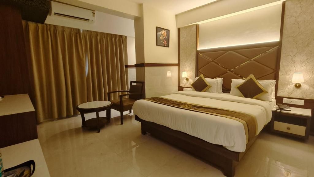 Suite Room With Bathtub