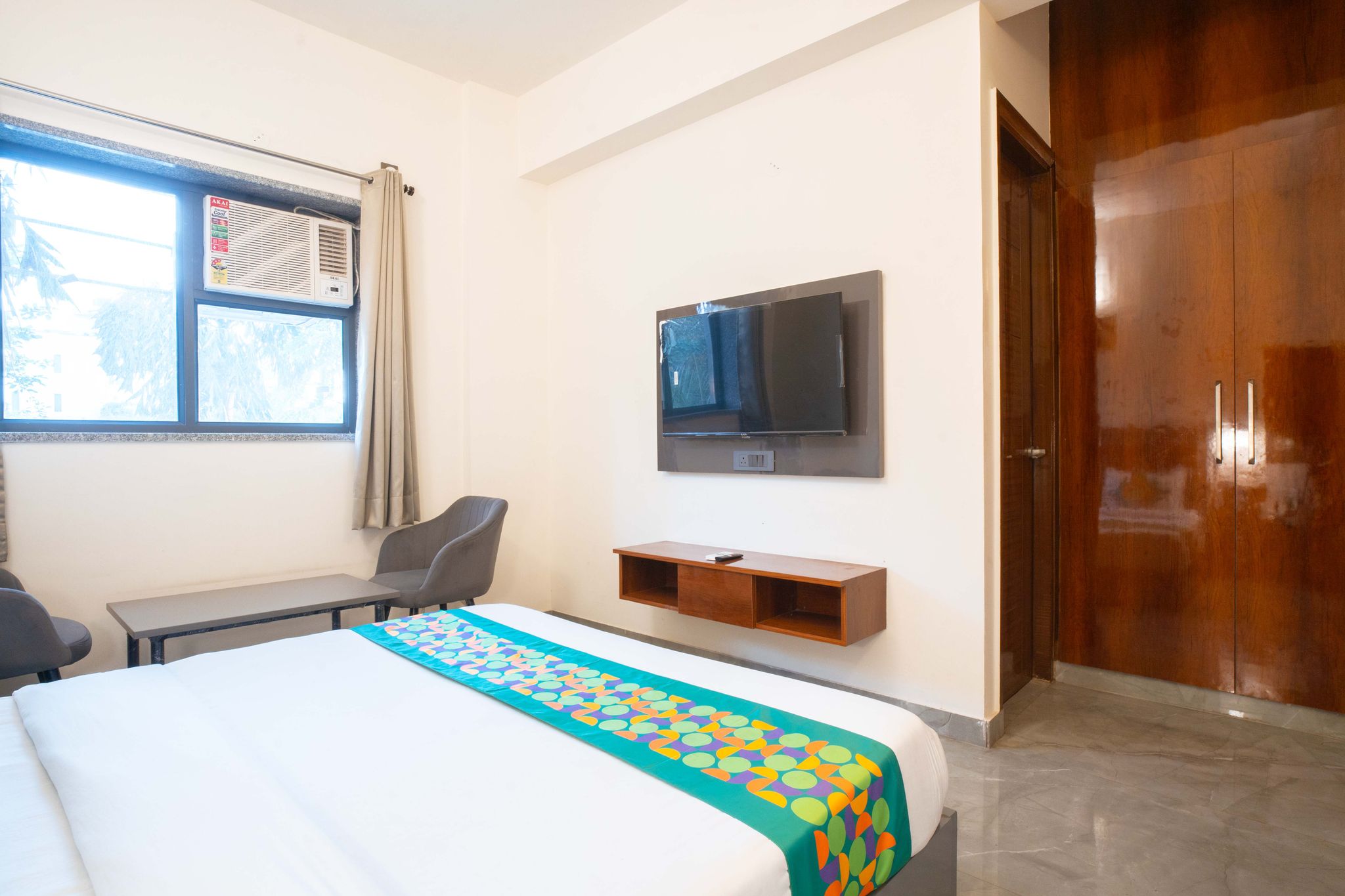 Treebo Royal Grand, Sector 71 Standard room 8