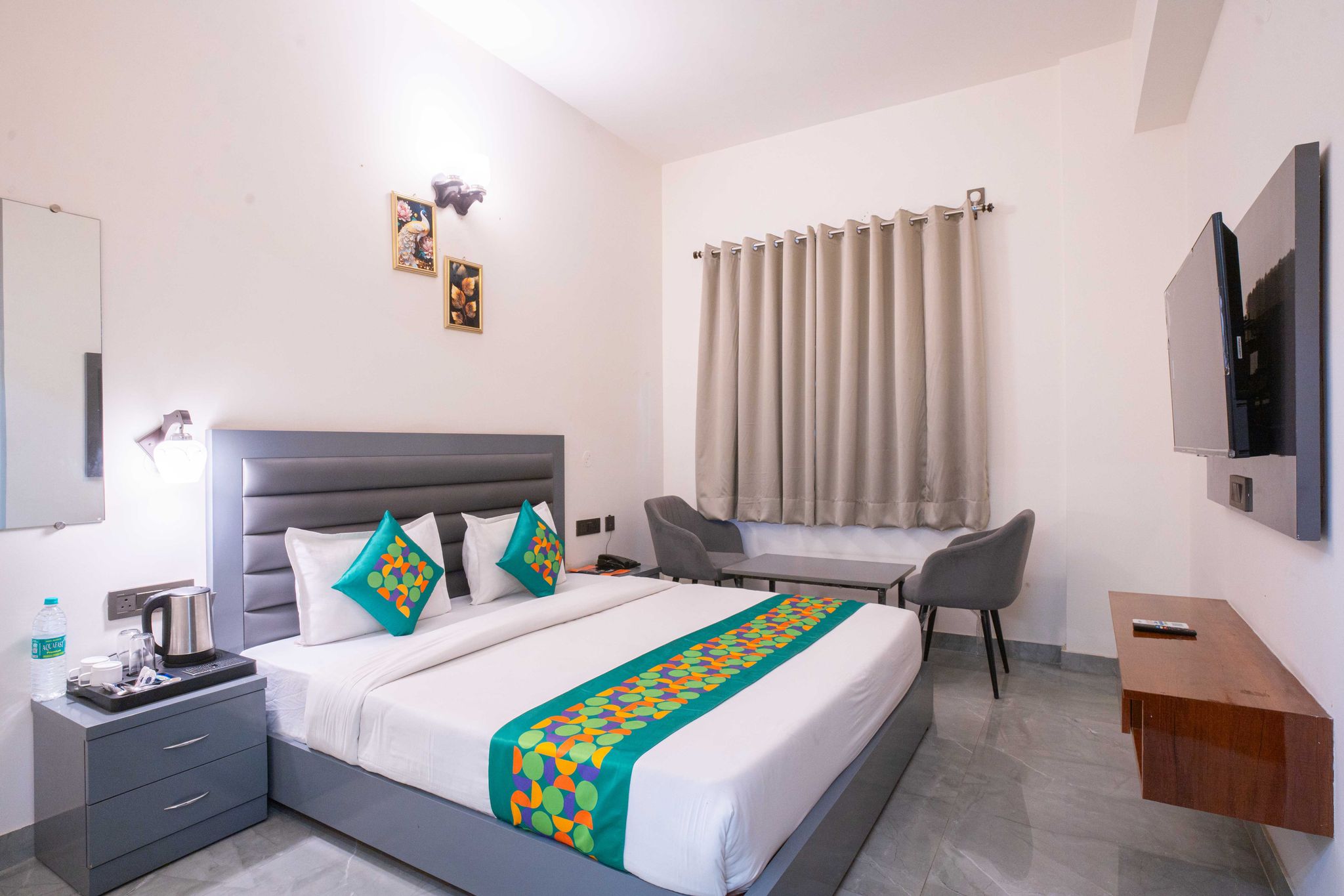 Treebo Royal Grand, Sector 71 Standard room 5