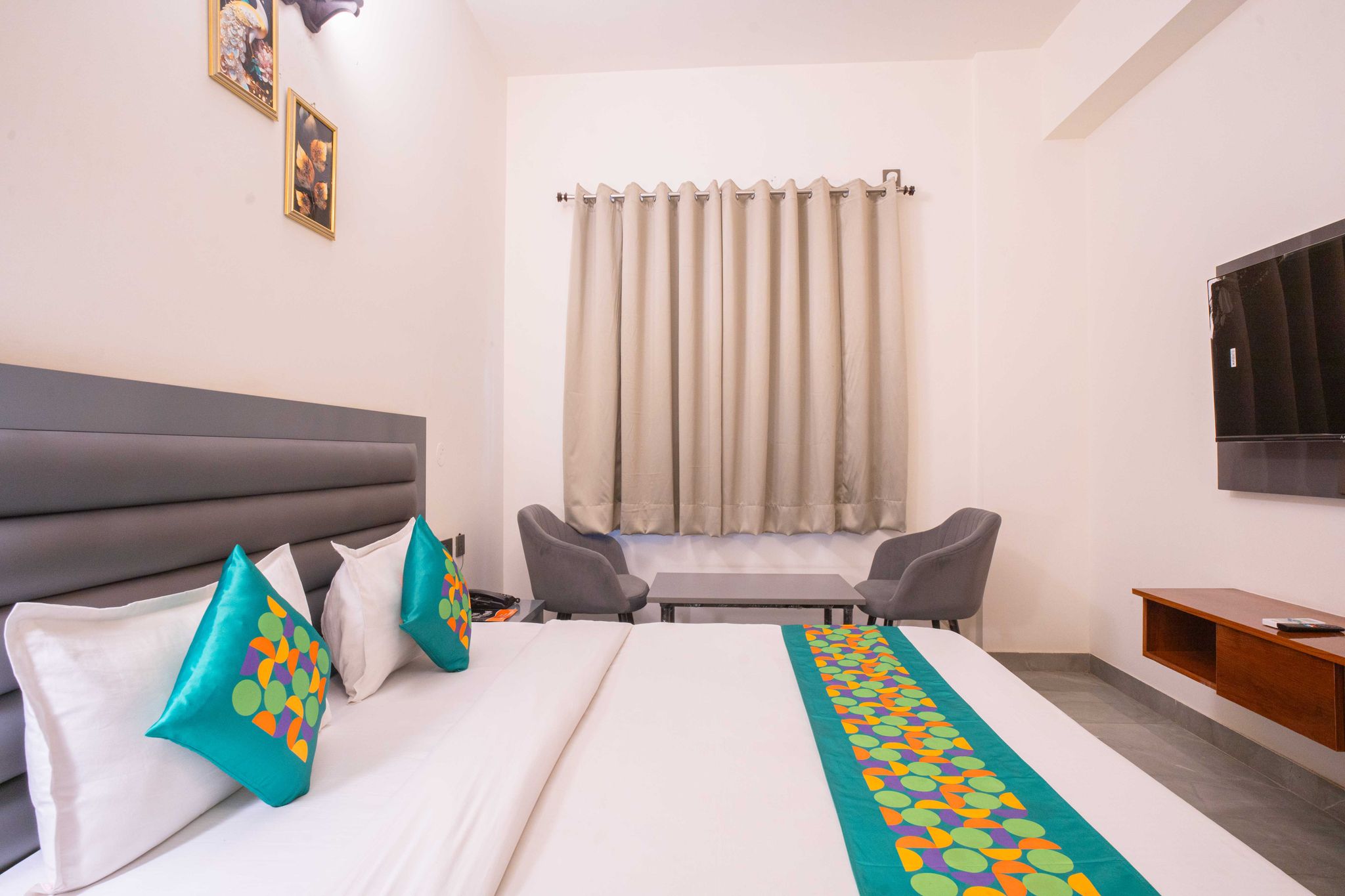 Treebo Royal Grand, Sector 71 Standard room 2