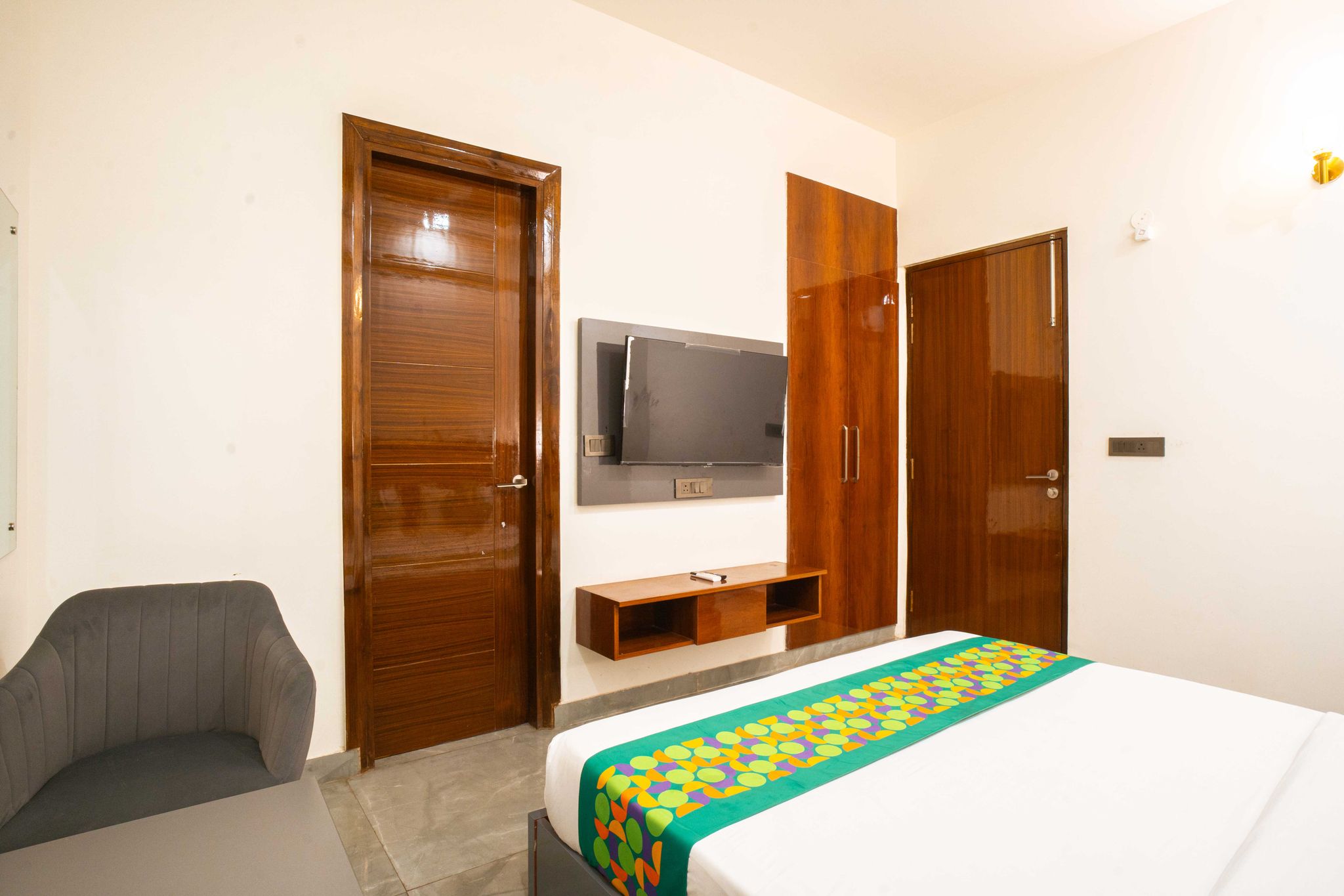 Treebo Royal Grand, Sector 71 Standard room 11