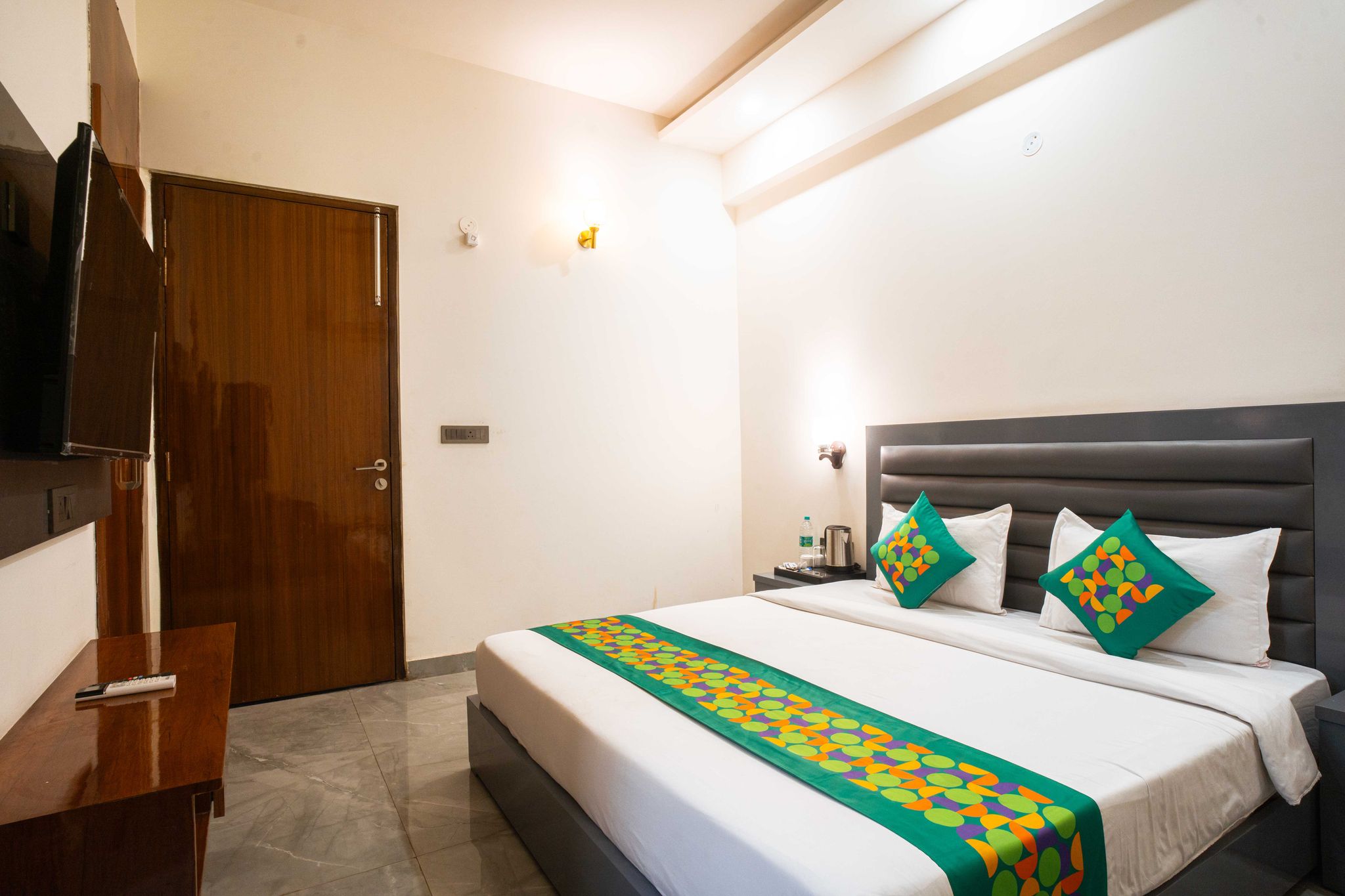 Treebo Royal Grand, Sector 71 Standard room 13