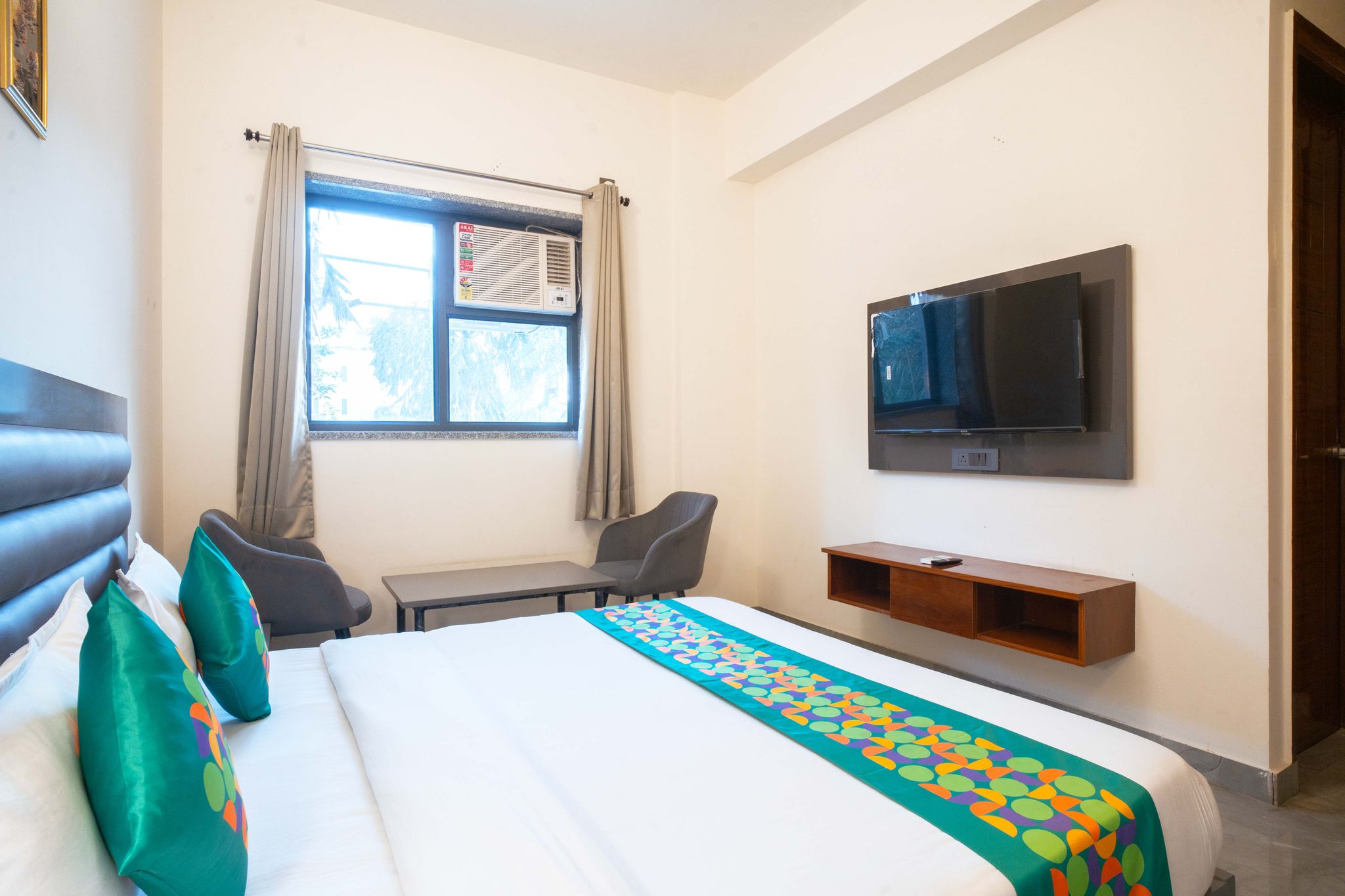 Treebo Royal Grand, Sector 71 Standard room 10