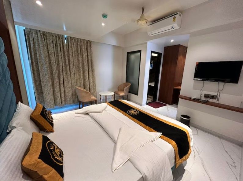 Suite Room with Bathtub
